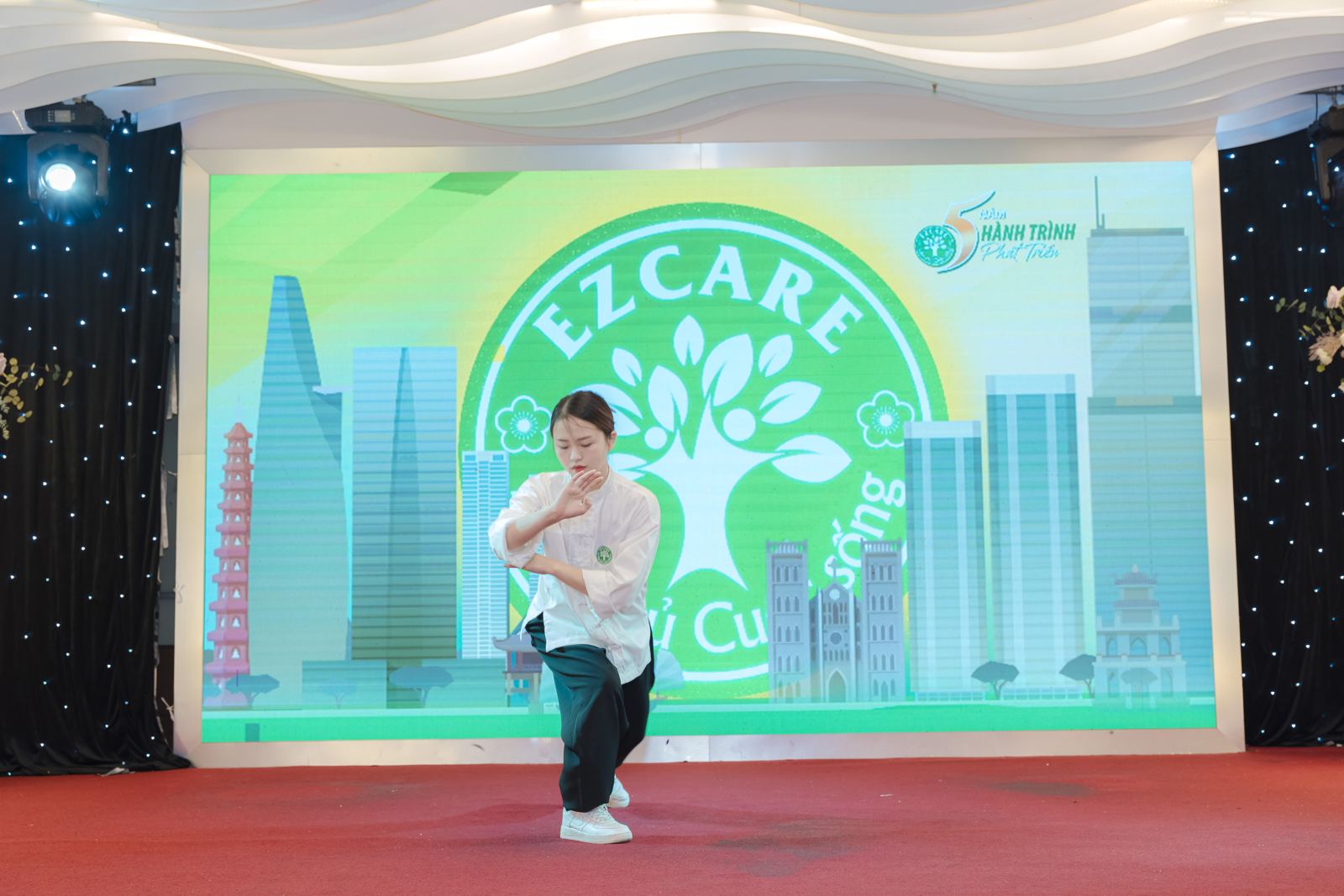 Biểu diễn Khí công Nội kình tại sự kiện 5 năm EZCARE